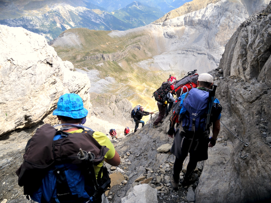 Cadenas en la Punta de las Olas (Ordesa)